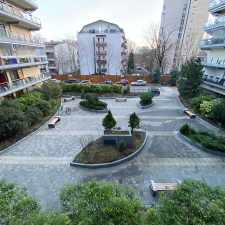 Green Apartment 214 With Private Parking Bukarest Exteriör bild