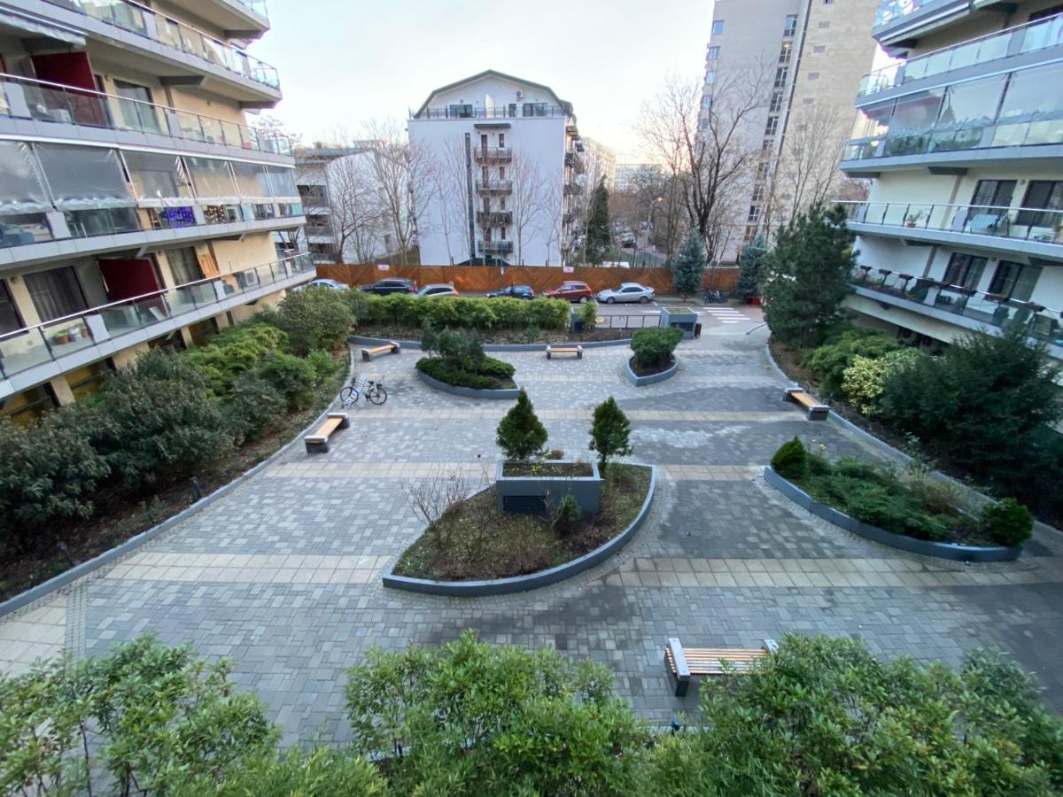 Green Apartment 214 With Private Parking Bukarest Exteriör bild