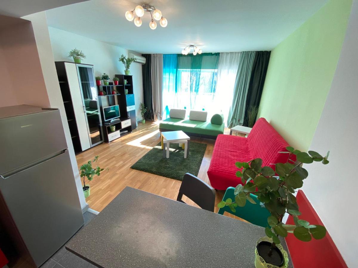 Green Apartment 214 With Private Parking Bukarest Exteriör bild