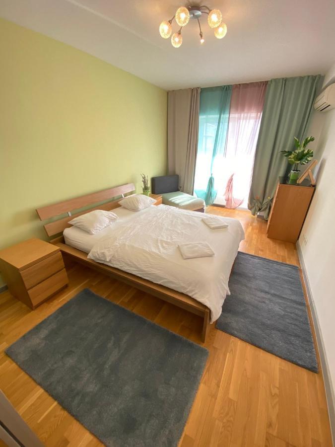 Green Apartment 214 With Private Parking Bukarest Exteriör bild