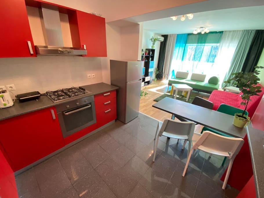 Green Apartment 214 With Private Parking Bukarest Exteriör bild