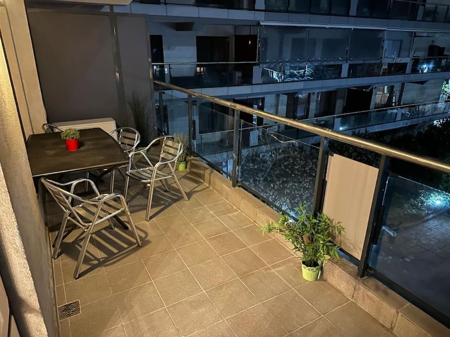 Green Apartment 214 With Private Parking Bukarest Exteriör bild
