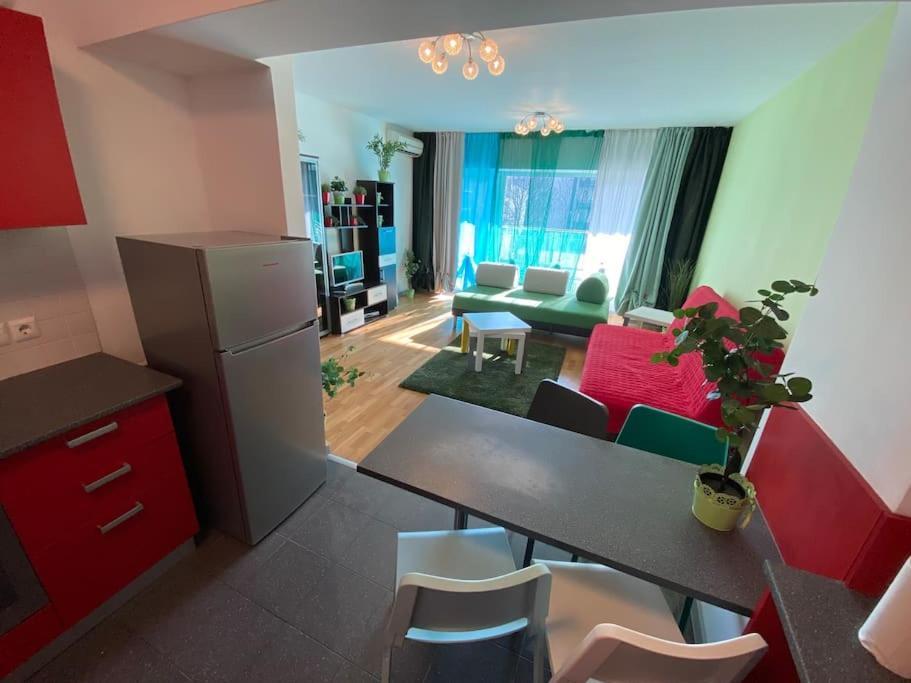 Green Apartment 214 With Private Parking Bukarest Exteriör bild