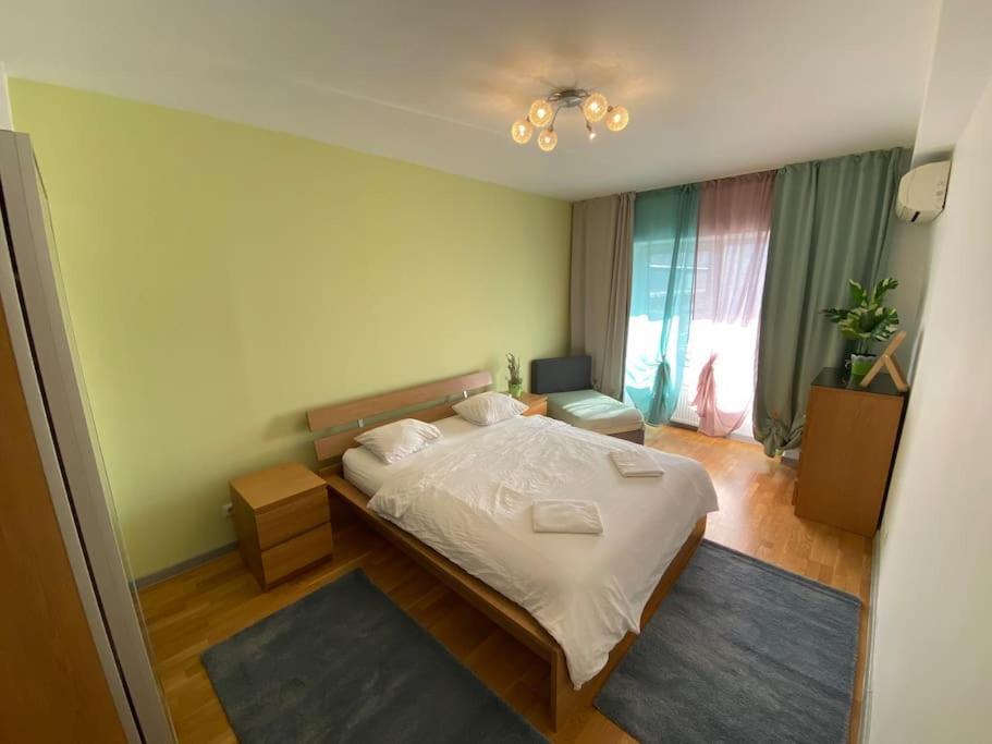 Green Apartment 214 With Private Parking Bukarest Exteriör bild