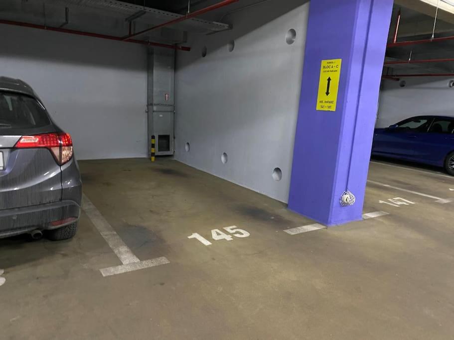 Green Apartment 214 With Private Parking Bukarest Exteriör bild