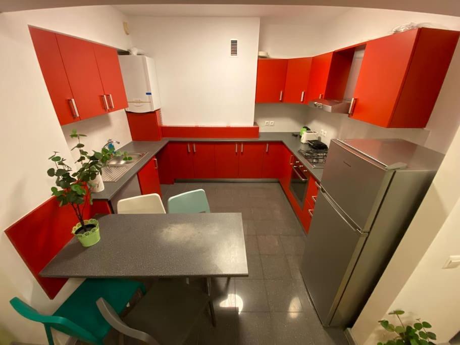 Green Apartment 214 With Private Parking Bukarest Exteriör bild